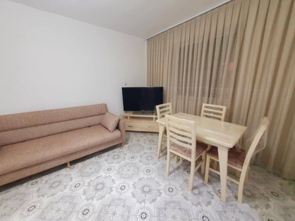 JEPET ME QERA : Apartament 1+1/ Porcelan/Prane universitetit Europian