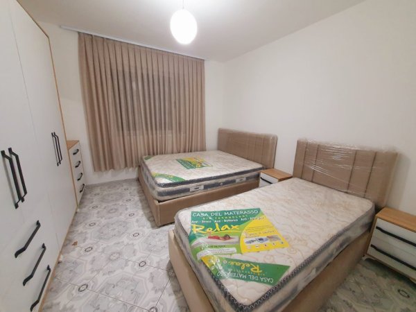 JEPET ME QERA : Apartament 1+1/ Porcelan/Prane universitetit Europian