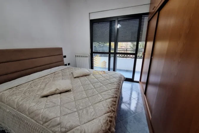 Tirane, jepet me qera apartament 2+1+Ballkon Kati 2, 85 m² 450 € (Stacioni i Trenit)
