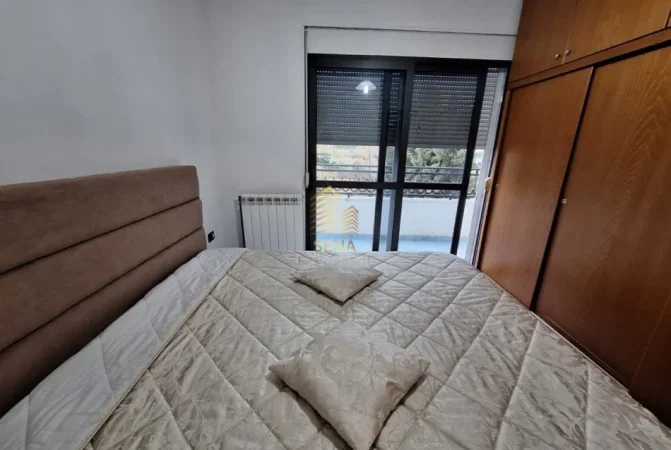 Tirane, jepet me qera apartament 2+1+Ballkon Kati 2, 85 m² 450 € (Stacioni i Trenit)