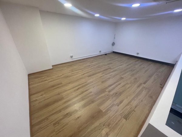 Tirane, jepet me qera ambjent biznesi Kati 0, 60 m² 600 € (RRUGA E BARRIKADAVE)