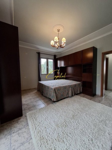 Tirane, jepet me qera apartament 3+1 Kati 1, 115 m² 900 € (ISH TREGU ELEKTRIK)
