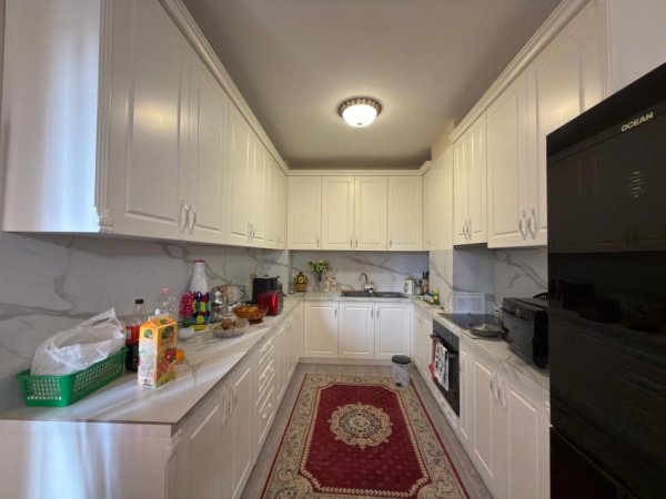 Tirane, shitet apartament 2+1+Ballkon Kati 3, 121 m² 280.000 € (Bulevardi zogu i pare)