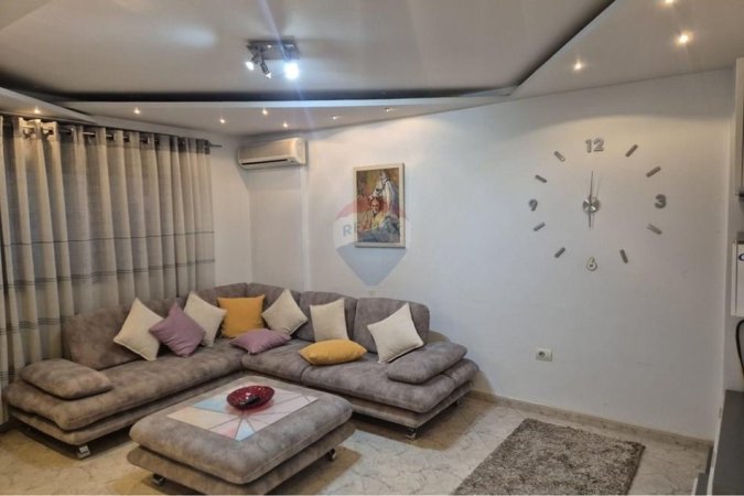 Tirane, jepet me qera apartament 1+1 , 70 m² 550 € (Rruga Kavajes)