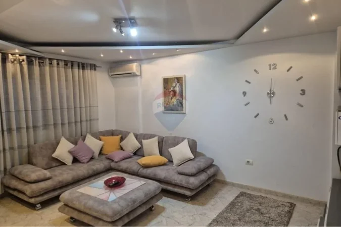 Tirane, jepet me qera apartament 1+1 , 70 m² 550 € (Rruga Kavajes)