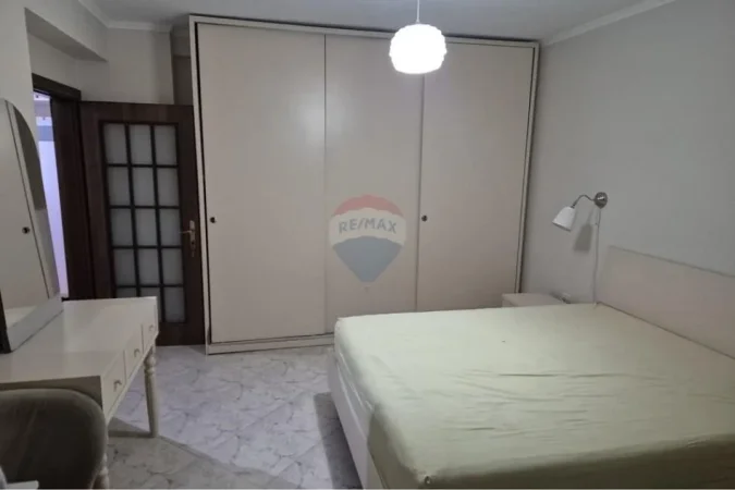 Tirane, jepet me qera apartament 1+1 , 70 m² 550 € (Rruga Kavajes)
