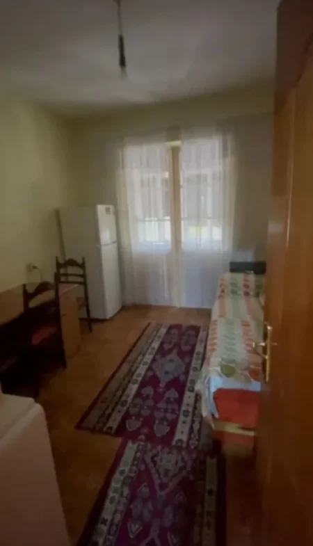 Tirane, jepet me qera apartament 2+1+Ballkon Kati 4, 75 m² 450 € (FERIT XHAJKO)