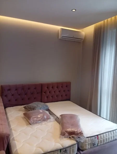 Jepet me Qera Garsoniere ne 5 Maji pas Concordit. 400 €