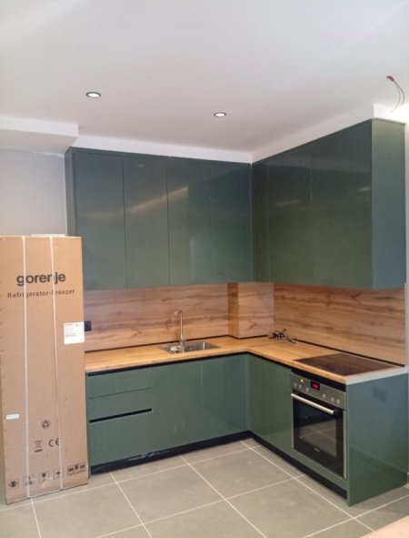 Jepet me Qera Garsoniere ne 5 Maji pas Concordit. 400 €