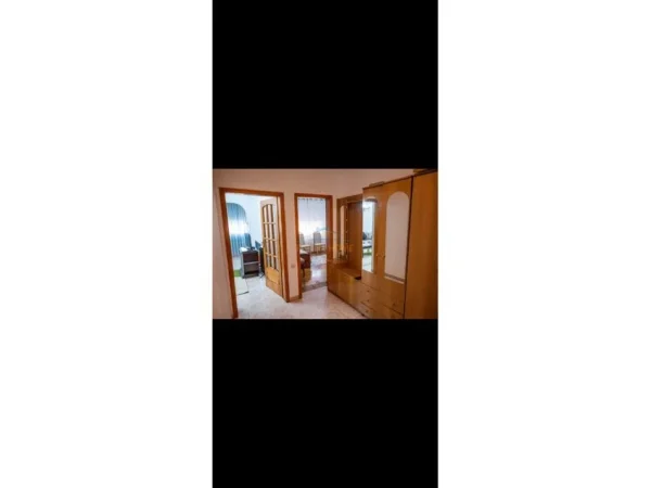 Tirane, jepet me qera apartament 3+1 Kati 4, 88 m² 750 € (PAZARI I RI)