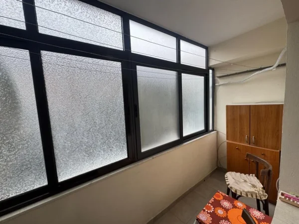 Tirane, jepet me qera 1+1 , 70 m² 450 € (rruga e dibres)