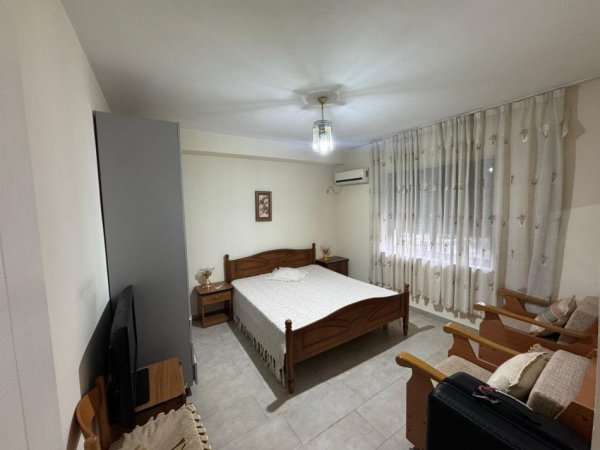 Tirane, jepet me qera 1+1 , 70 m² 450 € (rruga e dibres)