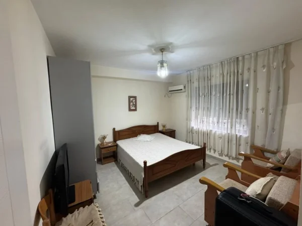 Tirane, jepet me qera 1+1 , 70 m² 450 € (rruga e dibres)