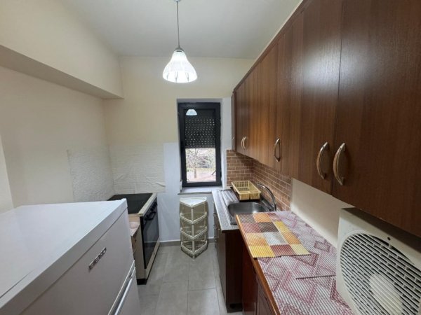 Tirane, jepet me qera 1+1 , 70 m² 450 € (rruga e dibres)