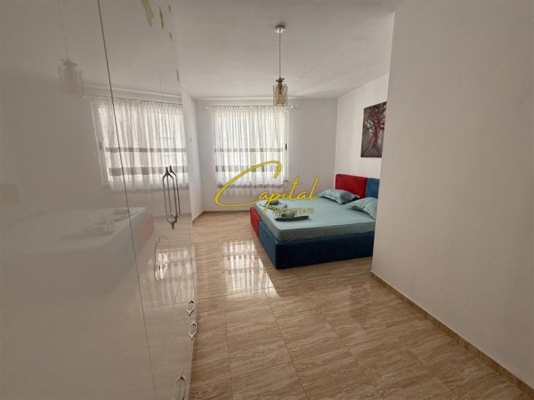 Tirane, jepet me qera apartament 3+1 Kati 5, 120 m² 600 € (ASTIR)