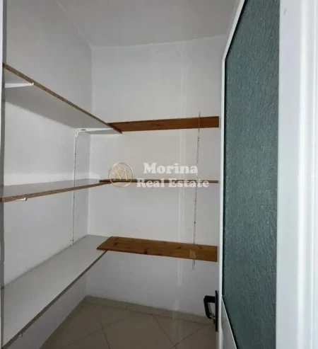 Tirane, jepet me qera apartament 2+1 Kati 3, 75 m² 600 € (Vasil Shanto)