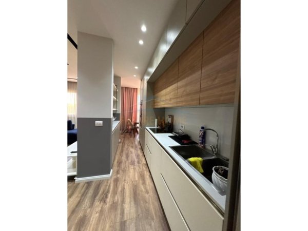 Tirane, jepet me qera apartament 3+1 Kati 11, 124 m² 1.600 € (QENDER)