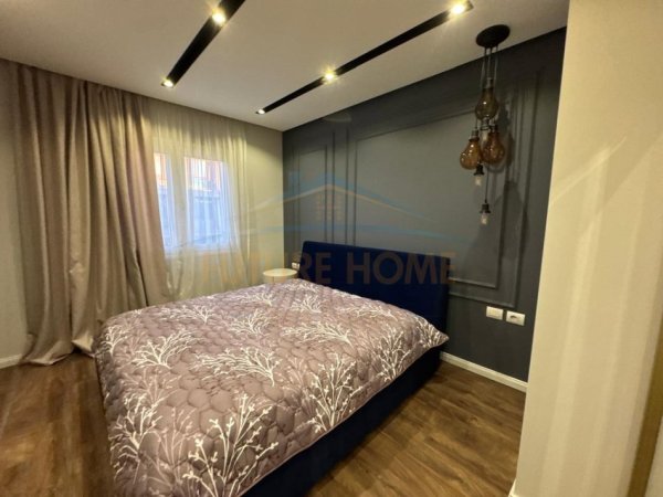 Tirane, jepet me qera apartament 3+1 Kati 11, 124 m² 1.600 € (QENDER)