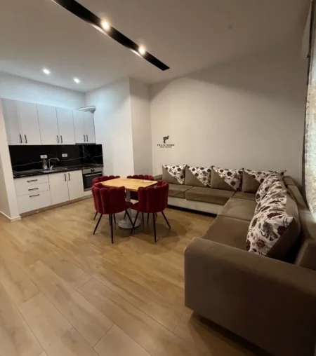 Tirane, jepet me qera apartament 1+1 Kati 1, 70 m² 400 € (PORCELAN)