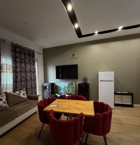 Tirane, jepet me qera apartament 1+1 Kati 1, 70 m² 400 € (PORCELAN)