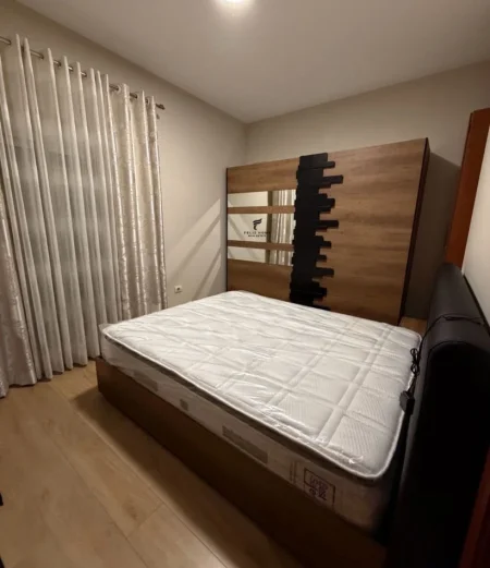 Tirane, jepet me qera apartament 1+1 Kati 1, 70 m² 400 € (PORCELAN)