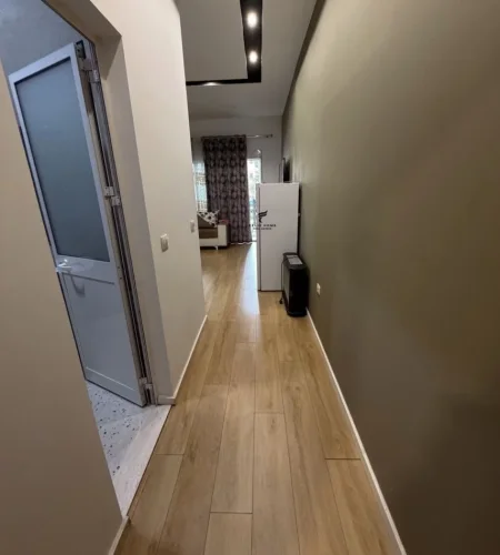 Tirane, jepet me qera apartament 1+1 Kati 1, 70 m² 400 € (PORCELAN)