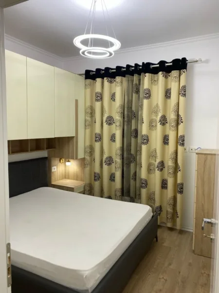 Tirane, jepet me qera apartament 1+1 Kati 1, 57 m² 380 € (kombinat)