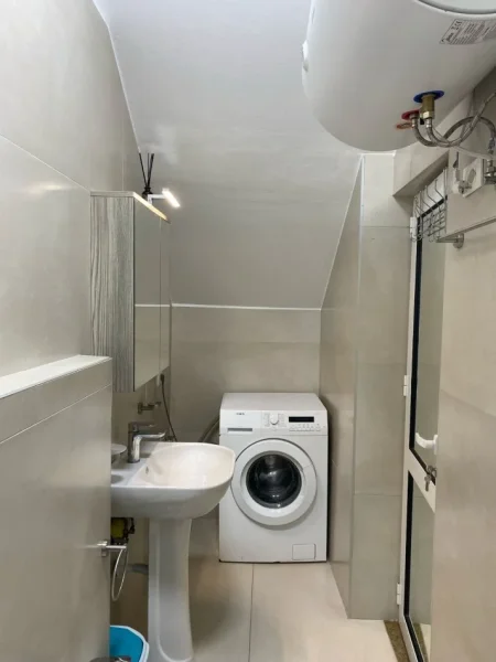 Tirane, jepet me qera apartament 1+1 Kati 1, 57 m² 380 € (kombinat)