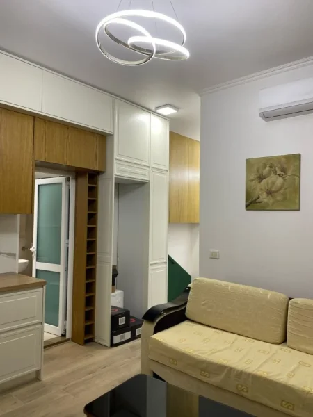 Tirane, jepet me qera apartament 1+1 Kati 1, 57 m² 380 € (kombinat)