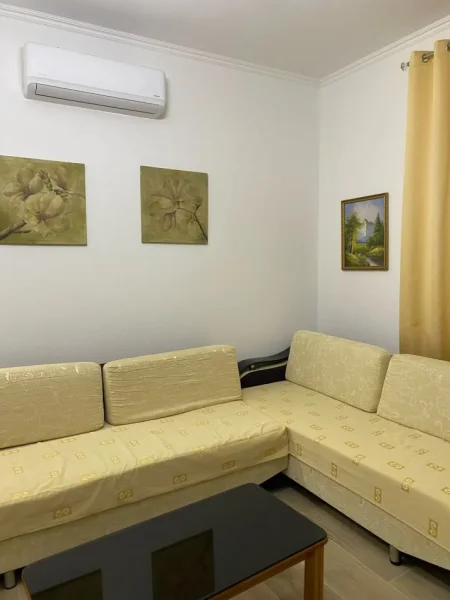 Tirane, jepet me qera apartament 1+1 Kati 1, 57 m² 380 € (kombinat)