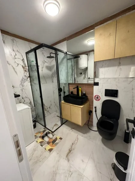 Tirane, jepet me qera apartament 1+1+Aneks Kati 11, 70 m² 800 € (Rruga e Saraceve)