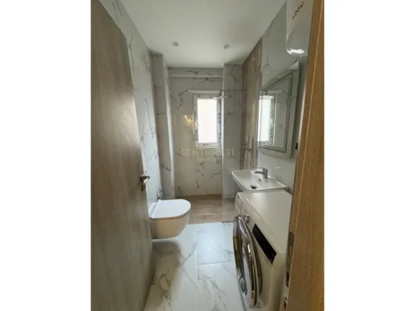 Tirane, jepet me qera apartament 2+1 , 75 m² 520 € (Rruga David Selenica)