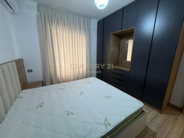 Tirane, jepet me qera apartament 2+1 , 75 m² 520 € (Rruga David Selenica)