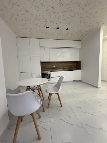 Tirane, jepet me qera apartament 1+1 Kati 1, 65 m² 70.000 € 