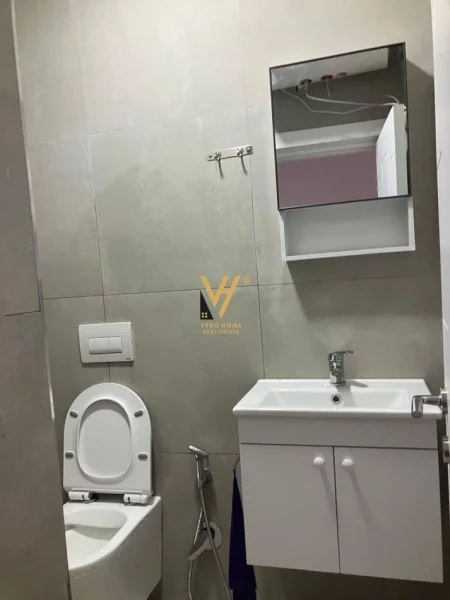 Tirane, jepet me qera apartament Kati 4, 35 m² 500 € (QENDER)