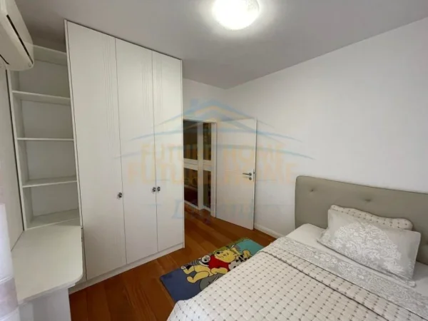 Tirane, jepet me qera apartament 3+1 Kati 2, 121 m² 1.200 € (LIQENI I THATE)