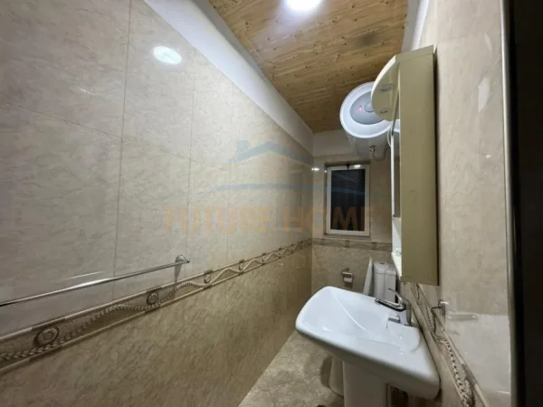 Tirane, jepet me qera apartament 2+1+Ballkon Kati 5, 85 m² 45.000 € (Oxhaku, Tiranë)