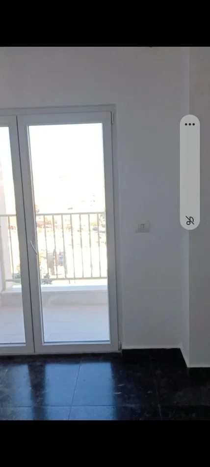 Tirane, jepet me qera apartament 2+1+Ballkon Kati 5, 100 m² 800 € (Rruga Hysni Gerbolli)