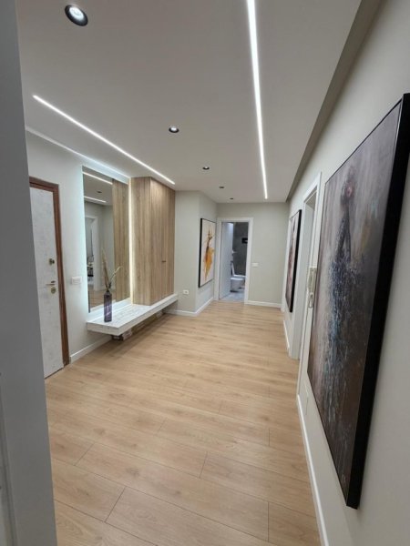 Tirane, shitet apartament 2+1 Kati 8, 116 m² 300.000 €