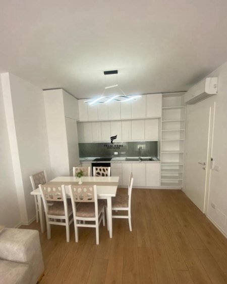 Tirane, jepet me qera apartament 1+1 Kati 3, 74 m² 550 € (5 MAJI)