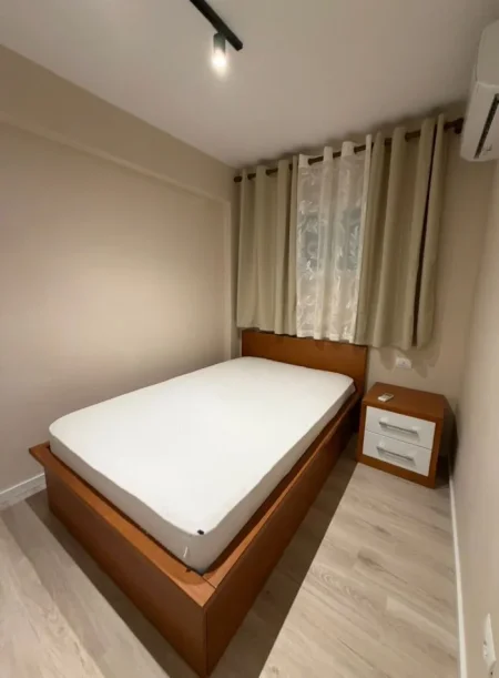 Tirane, jepet me qera apartament 2+1 Kati 1, 55 m² 500 € 