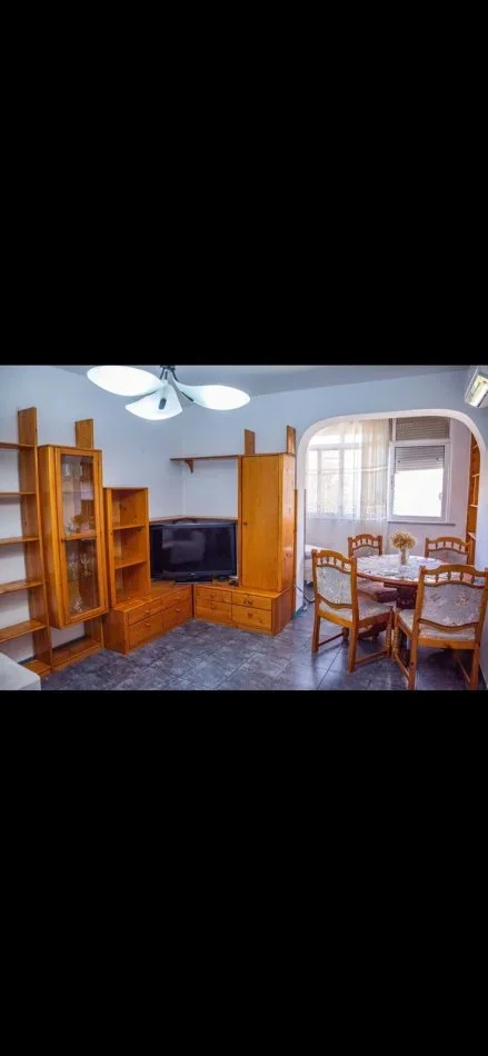 Tirane, jepet me qera apartament 2+1+Ballkon Kati 4, 77 m² 600 € (PAZARI I RI)