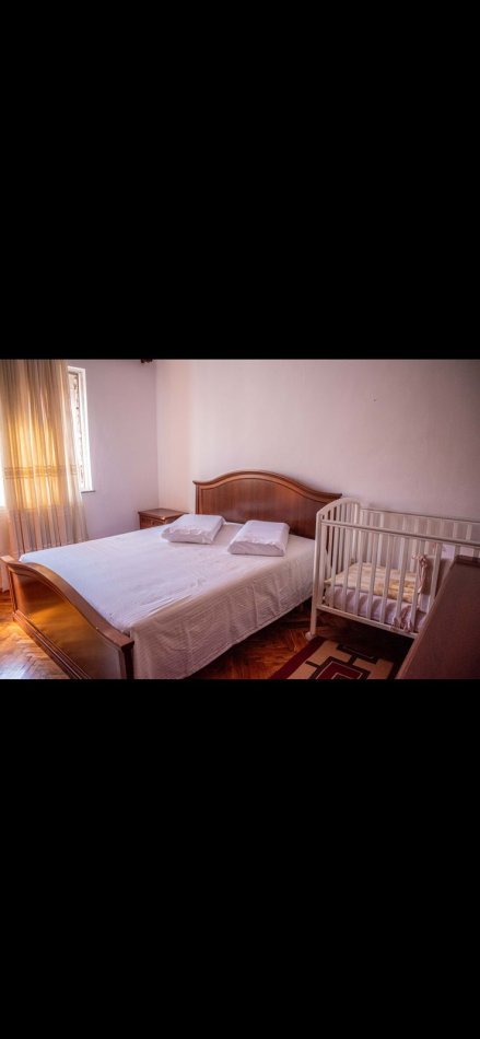 Tirane, jepet me qera apartament 2+1+Ballkon Kati 4, 77 m² 600 € (PAZARI I RI)