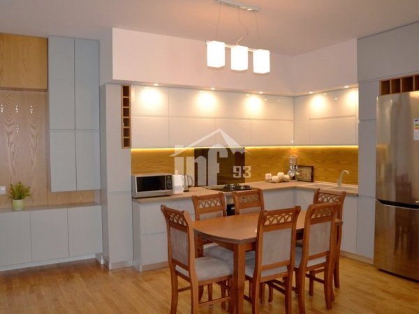 Tirane, jepet me qera apartament 2+1+Ballkon Kati 4, 110 m² 1.000 € (MBI KOPSHTIN BOTANIK)