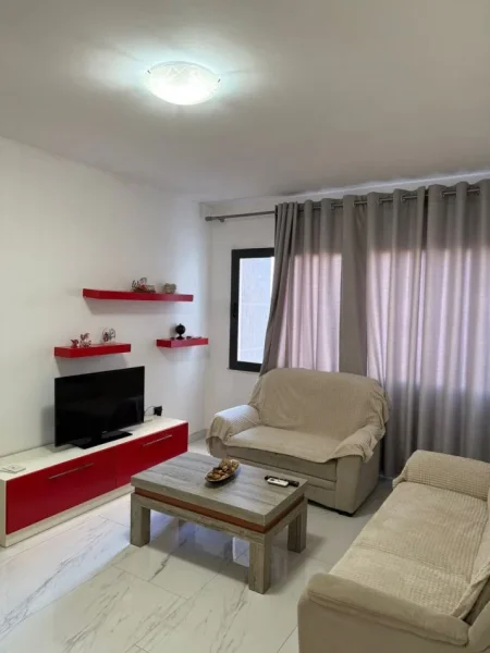 Tirane, jepet me qera apartament 1+1+Aneks+Ballkon Kati 3, 72 m² 400 € (astir)
