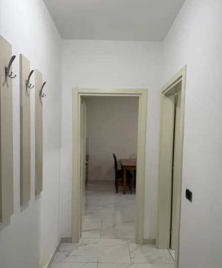 Tirane, jepet me qera apartament 1+1+Aneks+Ballkon Kati 3, 72 m² 400 € (astir)