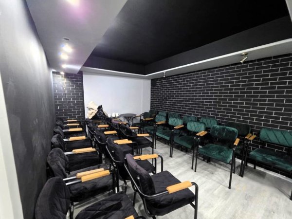 Tirane, jepet me qera ambjent biznesi Kati 0, 190 m² 2.500 € (shkolla e baletit)