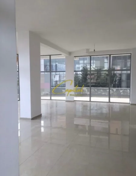Tirane, jepet me qera ambjent biznesi Kati 0, 120 m² 1.000 € (ASTIR)