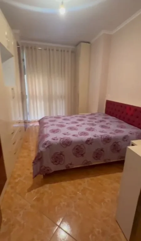 Tirane, jepet me qera apartament 2+1+Aneks+Ballkon Kati 3, 95 m² 650 € 