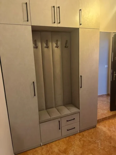 Tirane, jepet me qera apartament 2+1+Aneks+Ballkon Kati 3, 95 m² 650 € 